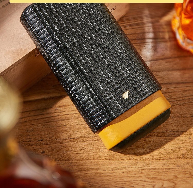 Cedar-Lined Cowhide 3-Cigar Sleeve — product image 1
